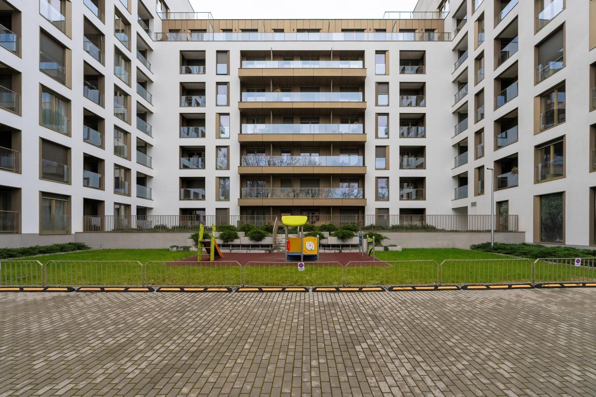 Center With Gym & Free Garage By Renters Poznań